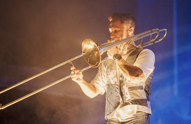 Zesp&oacute;ł ENEJ podczas Jarmarku nad jeziorem og&oacute;rkowym 84
