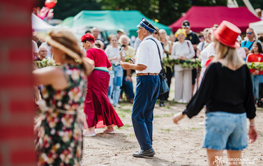 Ceremonia topienia beczek i teatr 38