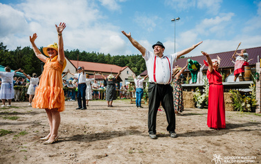 Ceremonia topienia beczek i teatr 39