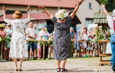 Ceremonia topienia beczek i teatr 40