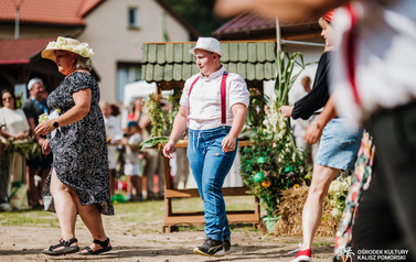 Ceremonia topienia beczek i teatr 42