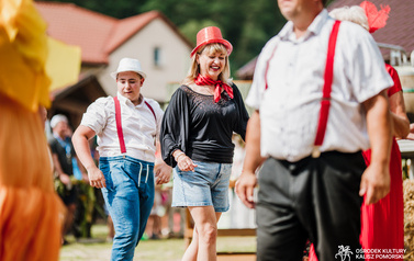 Ceremonia topienia beczek i teatr 43