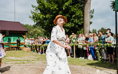 Ceremonia topienia beczek i teatr 56
