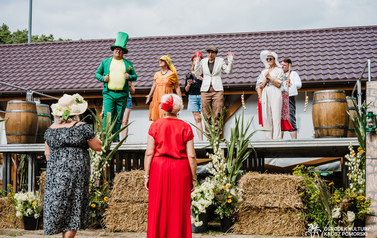 Ceremonia topienia beczek i teatr 67