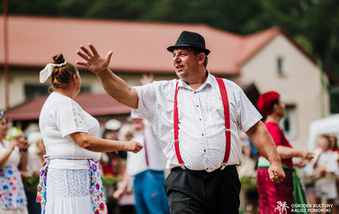 Ceremonia topienia beczek i teatr 68