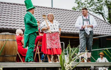 Ceremonia topienia beczek i teatr 118