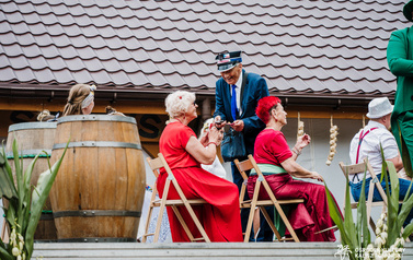 Ceremonia topienia beczek i teatr 133