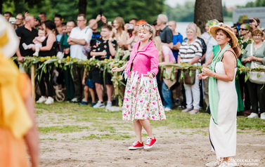 Ceremonia topienia beczek i teatr 164