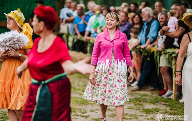Ceremonia topienia beczek i teatr 180