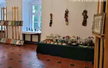 Wernisaż wystawy 'Ceramiką zdobione' 8